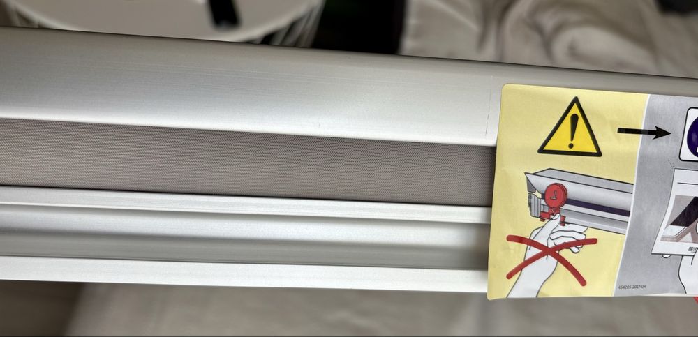 Затъмнителна ролетна щора VELUX