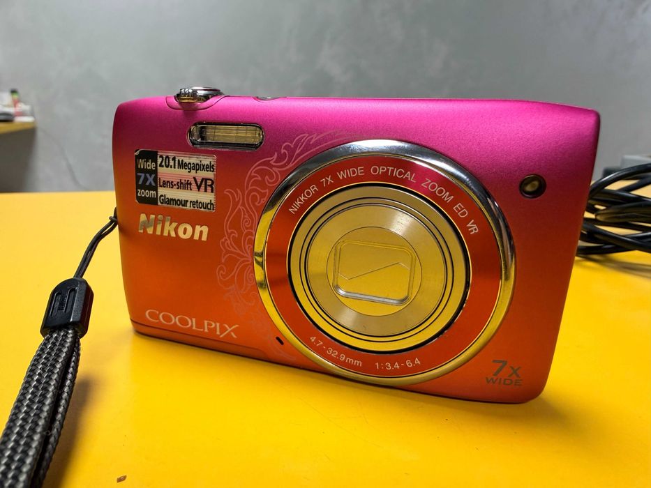 Фотоапарат Nikon COOLPIX S3500 20.1 MP Digital Camera with 7x Zoom