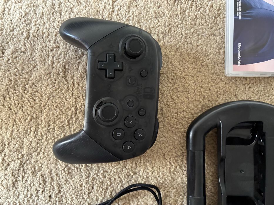 Nintendo Switch Pro Controller – Stare foarte bună, cutie originală