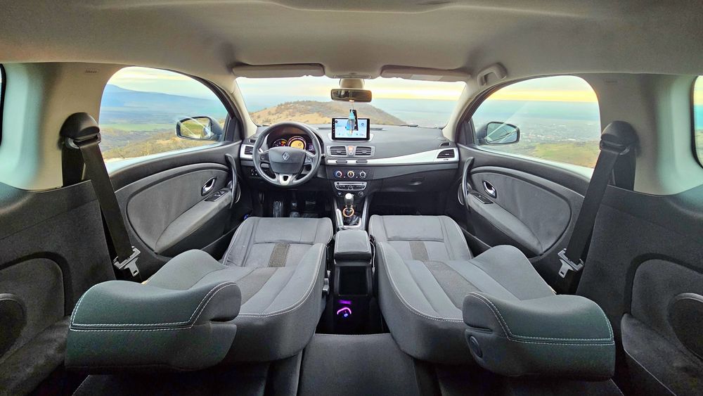 Renault Megane 1.9 D [Navigatie , Car play] Nr Valabile