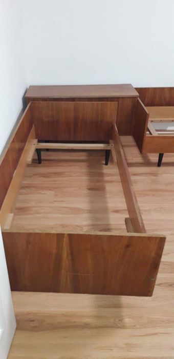 Две легла с два матрака и две подматрачни рамки + ракла