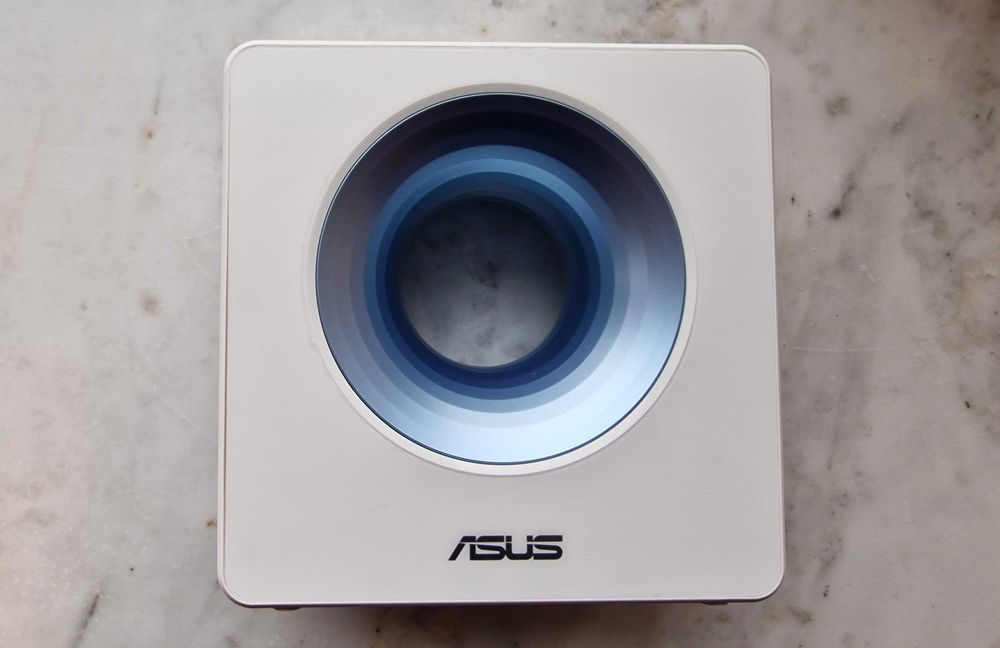 ASUS Blue Cave AC2600 — дизайнерски Wi-Fi рутер, Gigabit, AiMesh, Smart Home - КАТО НОВ