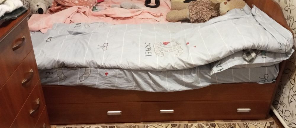 Кровать односпалка с ящиками