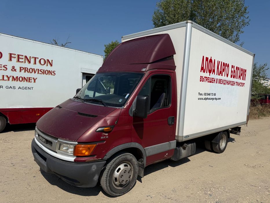 Фургон отстрани щора