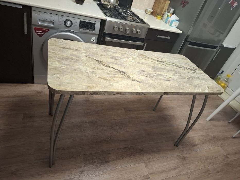 Продам стол кухонный