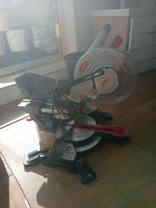 Продам  торцовачную пилу