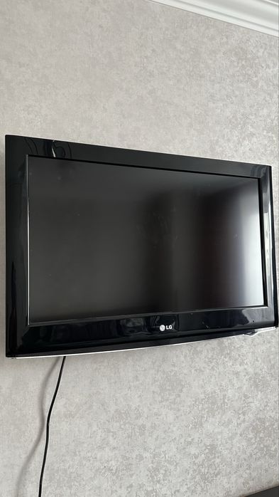 Телевизор LG 2010года