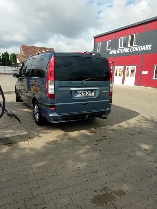 Vând Mercedes viano
