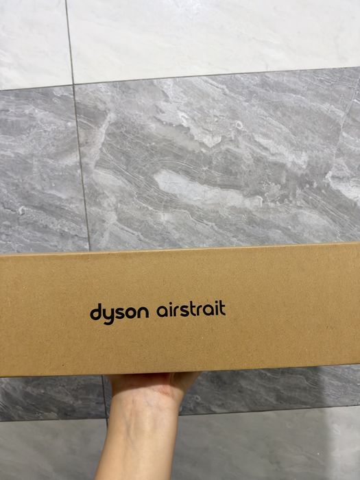 Dyson airstrait HT01
