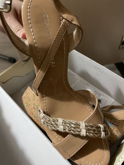 Женские босоножки