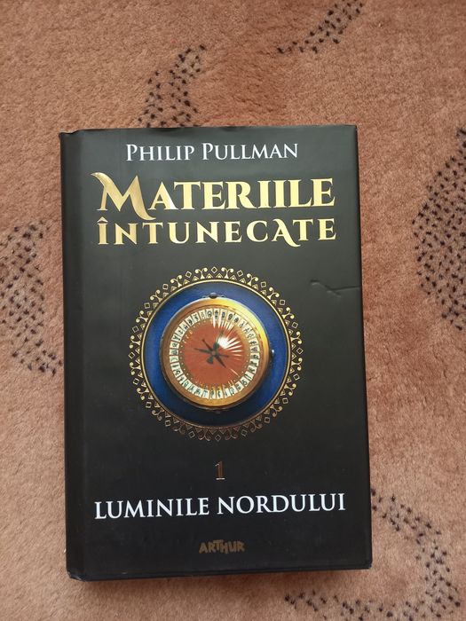 Trilogie cărți materiile întunecate de Phillip Pullman