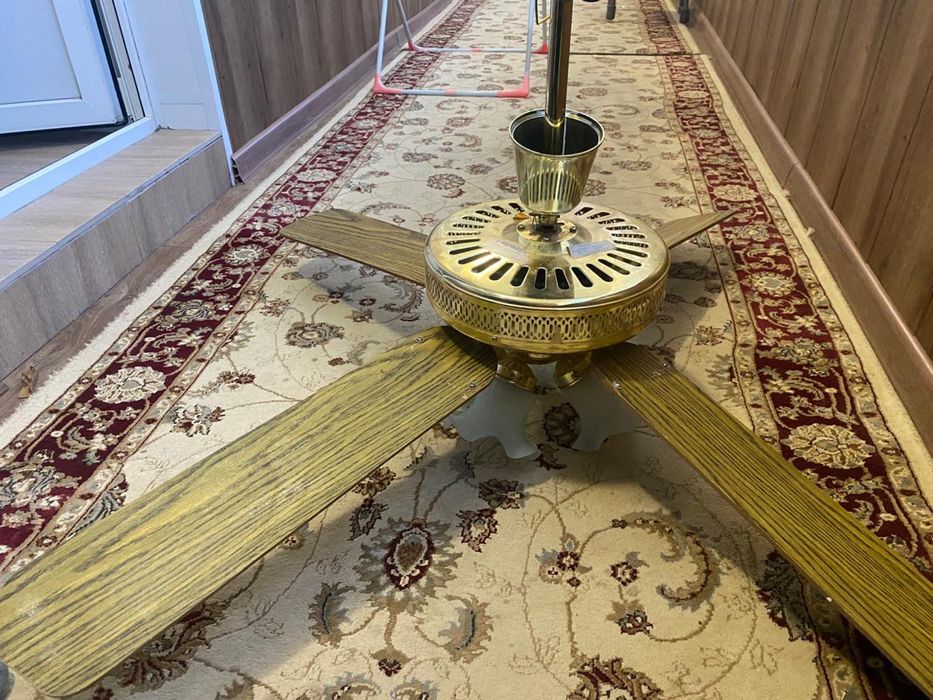 Продам люстру вентилятор