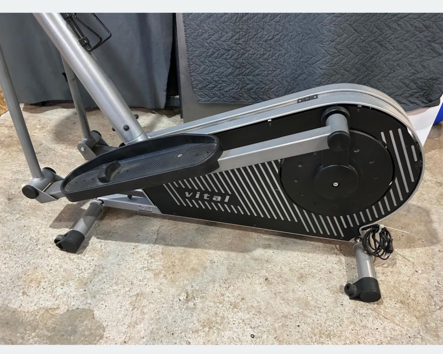 Vând bicicleta eliptica magnetica Daum  Vital