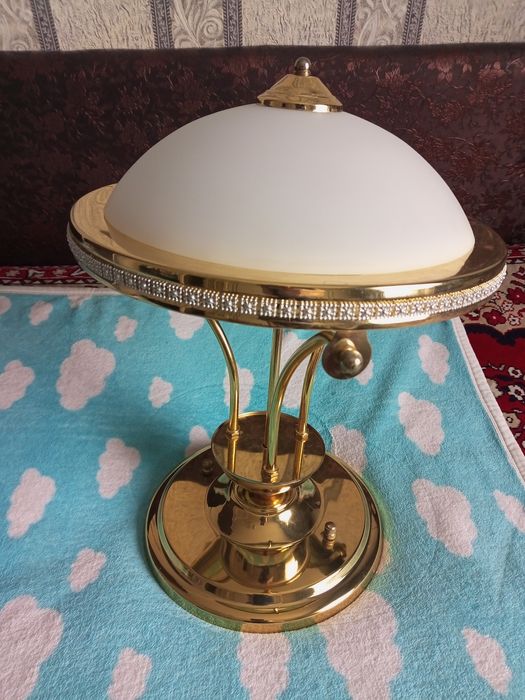 Продам 2 рабочие люстры