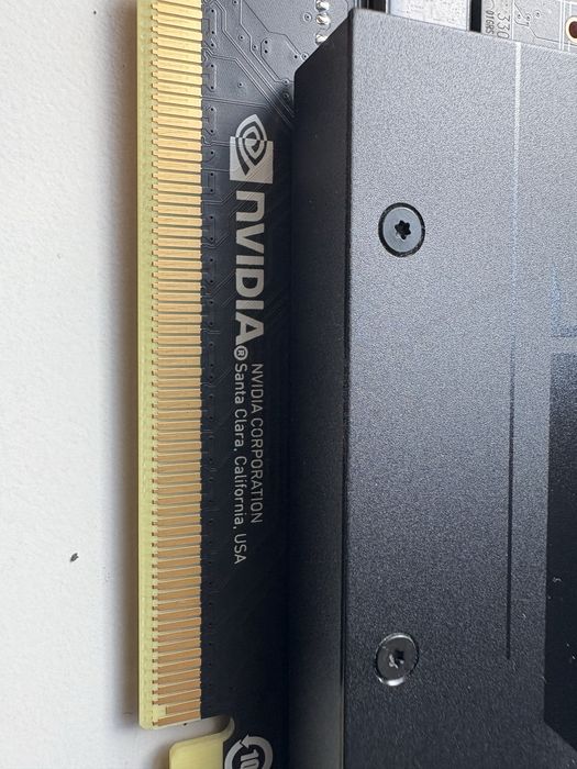 Продавам Видео карта Nvidia Quadro P2200