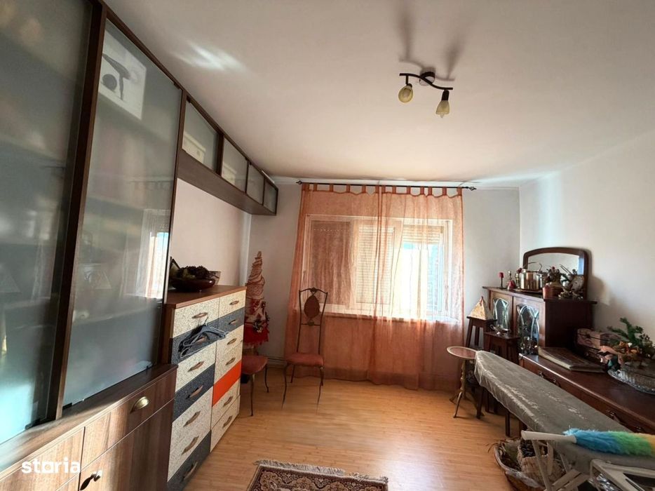 Apartament 3 camere decomandat – Craiovita Noua