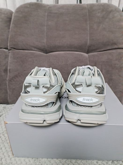 Vând Adidași Balenciaga track gri