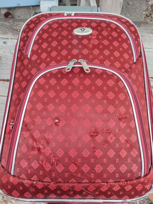 Продам чемодан б/у на колесах