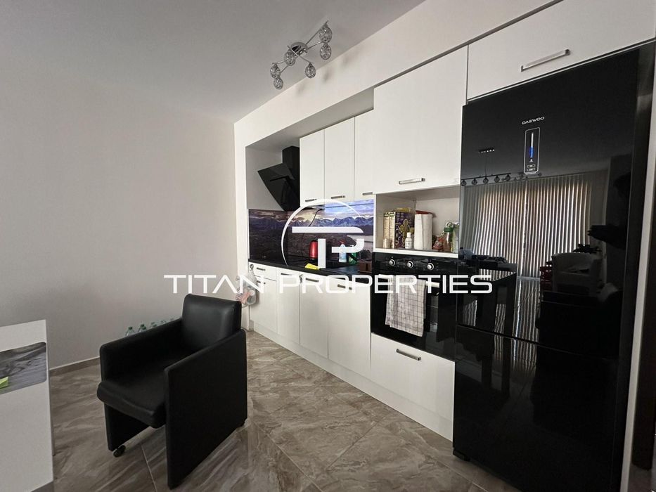 Дава се под наем Тристаен апартамент в Бургас, Лазур - 101 кв.м за 1020 € - Снимка #1