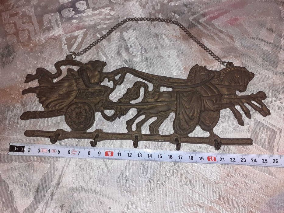 Cuier vechi din bronz