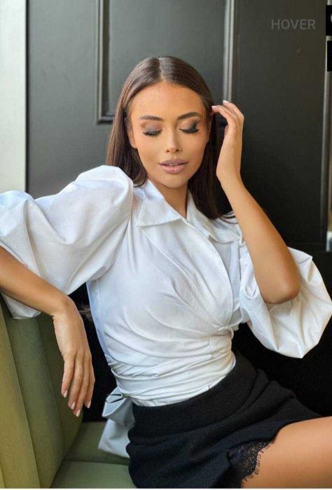 Avin  сет сива къса пола и бяла риза