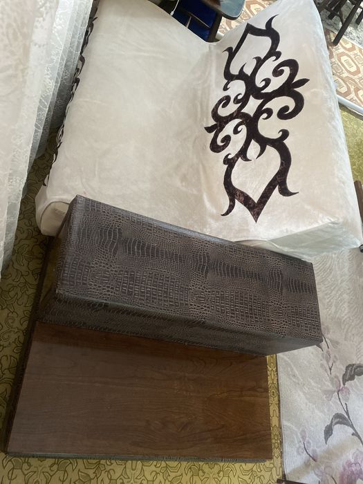 Диван угловой , красивый