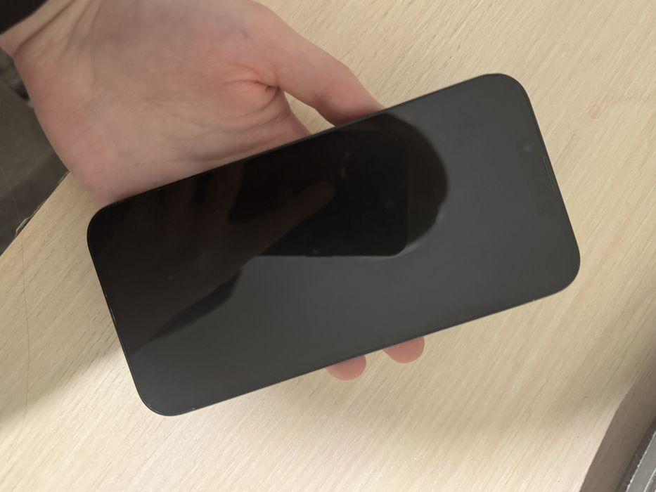 Продам iPhone 13