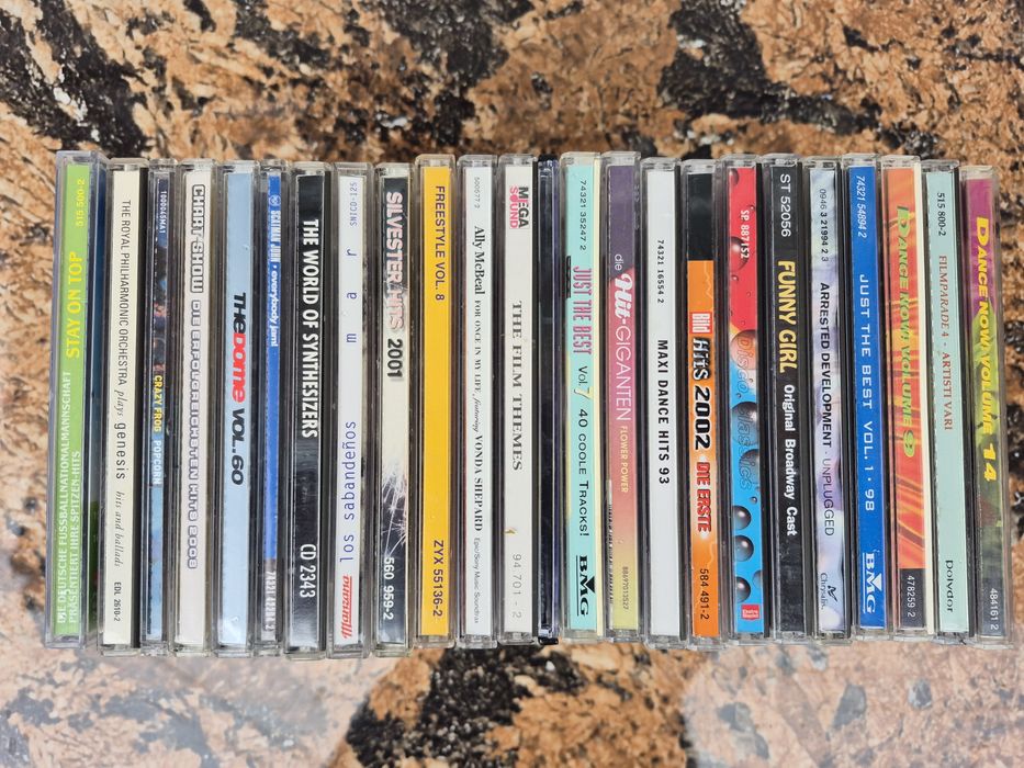 Vând 24 CD muzica usoara mixta straina artisti internationalii

- Tot