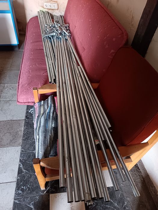 Продам б/у трубы с креплением