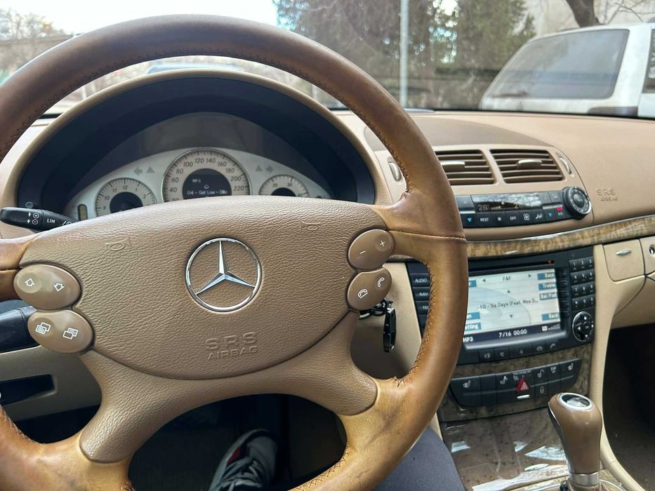 Mercedes-Benz E320 W211