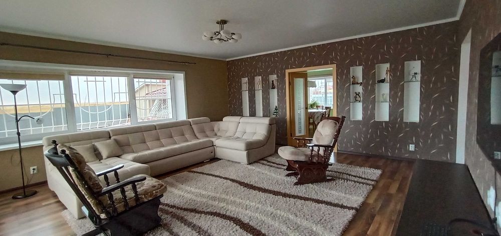 Продам трехэтажный коттедж