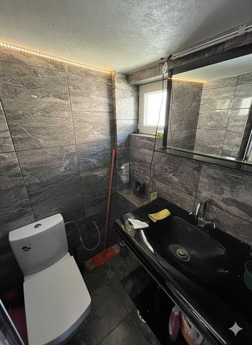 Къща с двор на топ локация в град Перник!