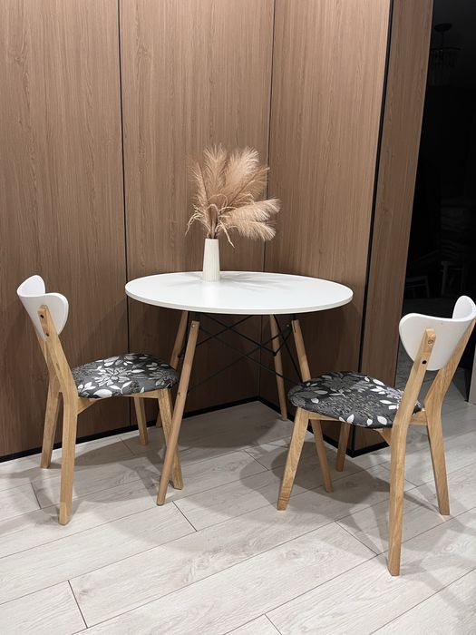 Набор столь и стулья