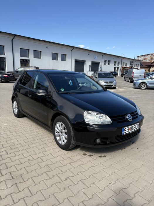 Vand Volkswagen Golf 5 in stare buna motor 1.6