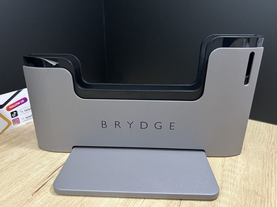 Bridge Vertical Dock MacBook Pro 13" Second-Hand Ca nou 2 ani garanție