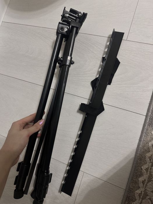 срочно продам Мольберт «тренога»