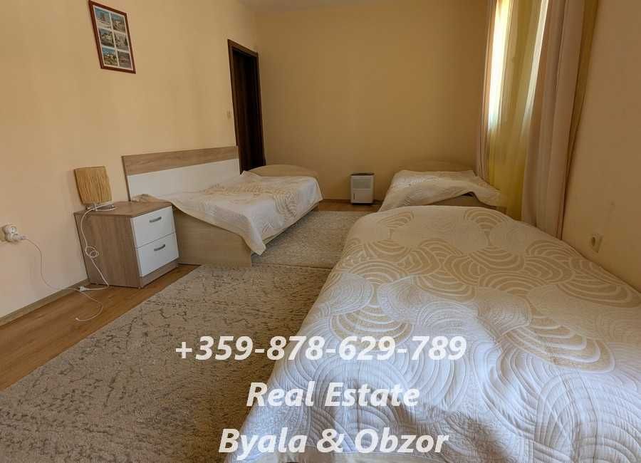 Просторен тристаен апартамент с голям двор-тераса в гр.Обзор