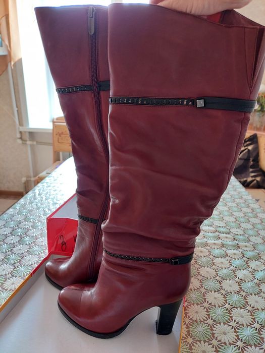 Продам зимние сапоги