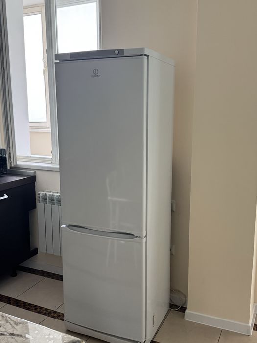 Холодильник indesit