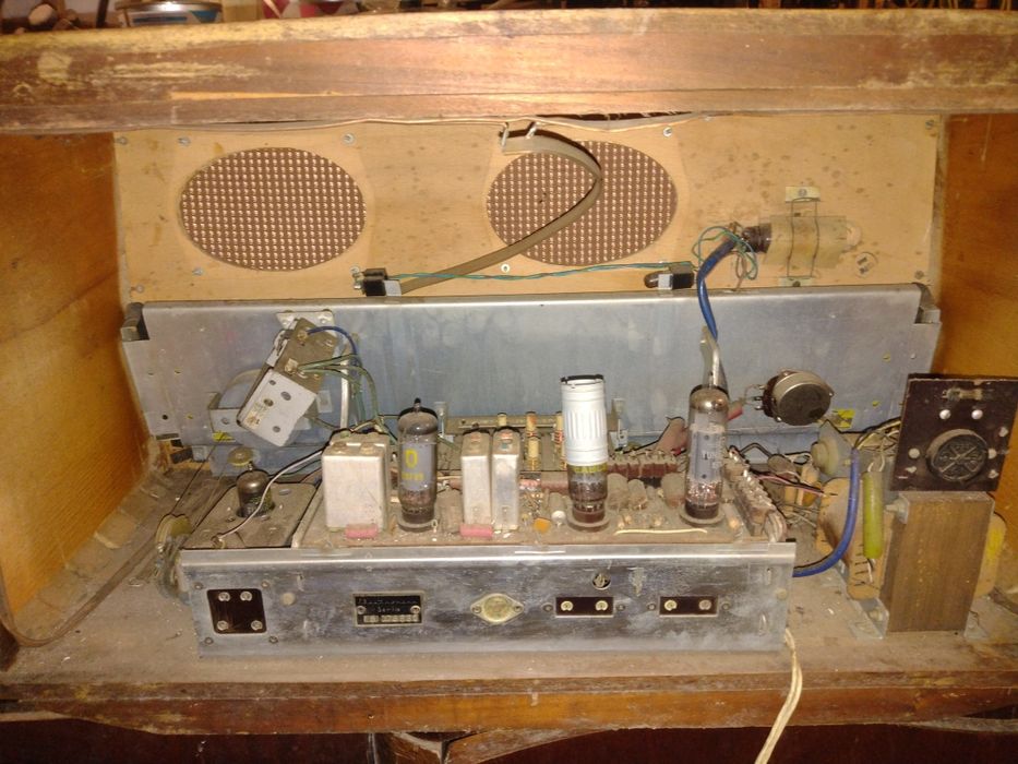 Vând / schimb Radio pe Lampi Electronica