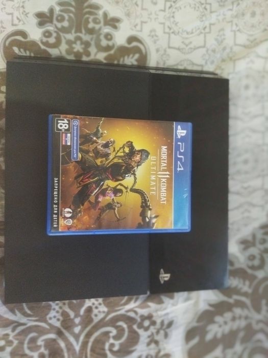 Sony ps4 sotiladi pamyati 1 tb 4 joystik