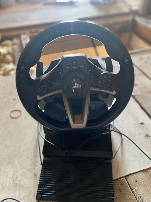 Vând volan de ps 4