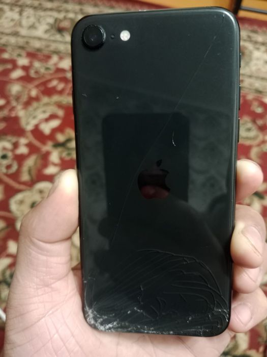 Телефон Apple  SE2