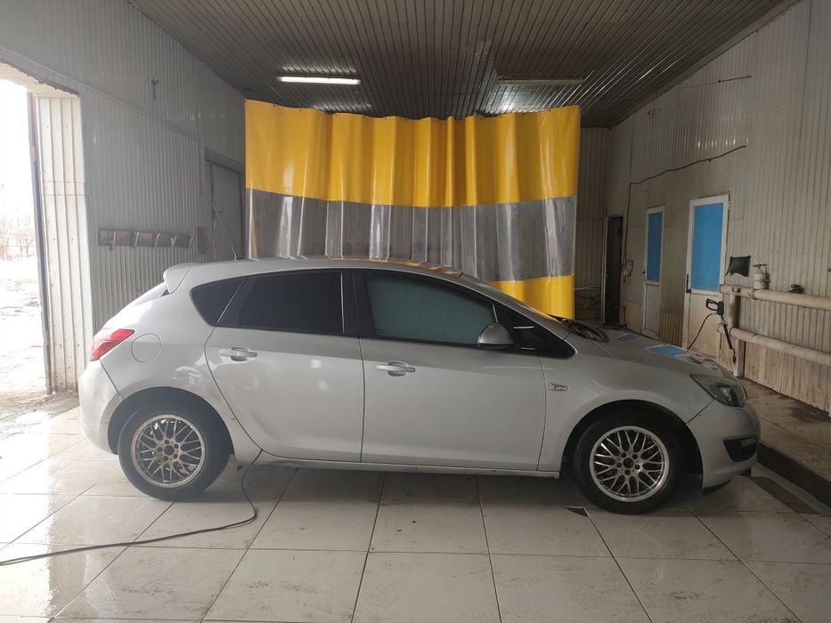 Опел Астра J. 2014.