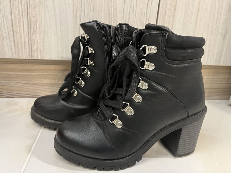 Черни боти на стабилен ток