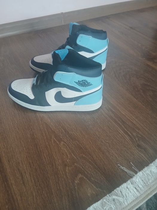 Vănd Adidași Nike Mărimea 43