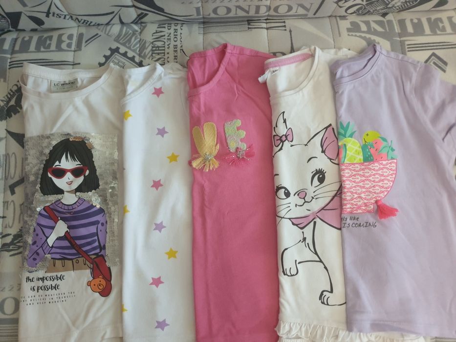 Продавам дрехи за момиче