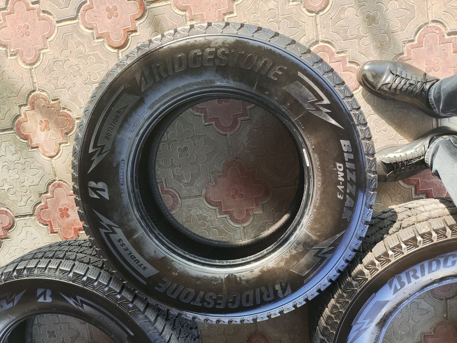 Продам зимние шины на Прадо