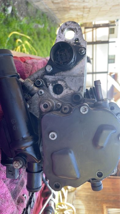 Chiulasă completă VW Passat B6 2.0 TDI BMP + ax cu came + injectoare + pompă vacuum/tandem