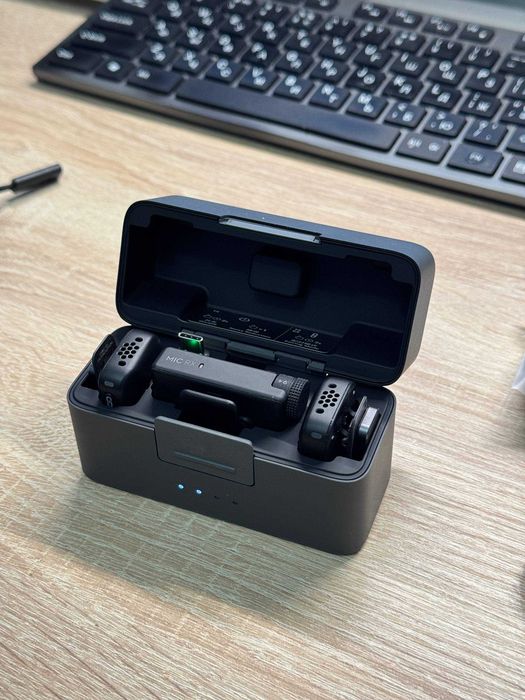 DJI Mic Mini Kit: 2 microfoane + receptor + stație de încărcare, stare excelentă